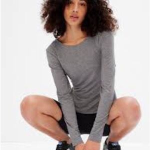 GapFit Breathe Open Back Twist T-Shirt